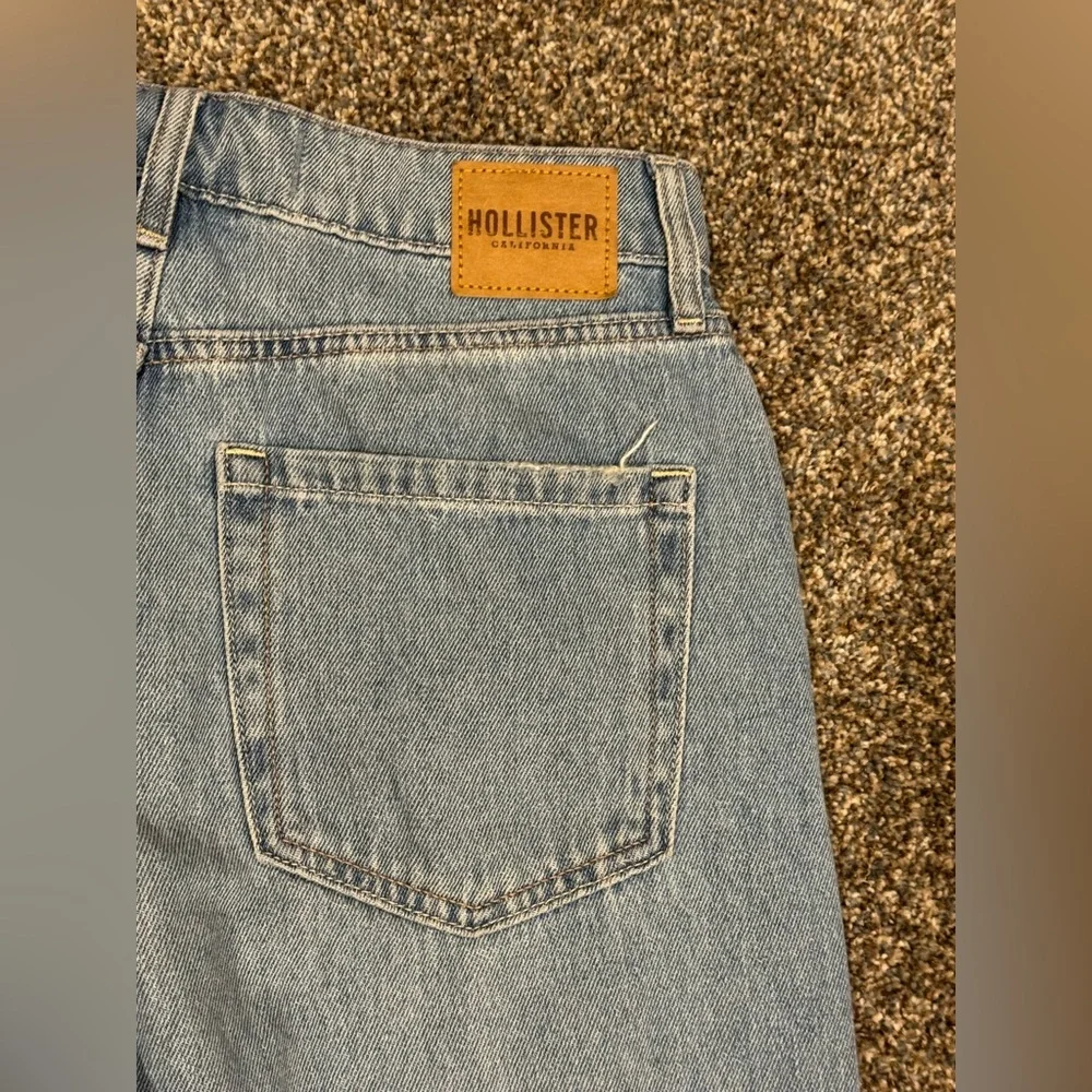 Hollister Light Blue Women Jeans Ultra High Rise Baggy size 4R/27R inseam 30” - Picture 10 of 12